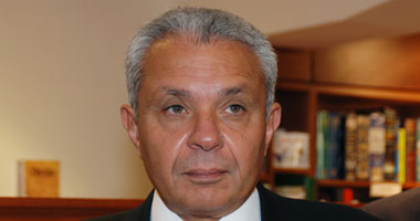 الدكتور حسام كامل رئيس جامعة القاهرة 