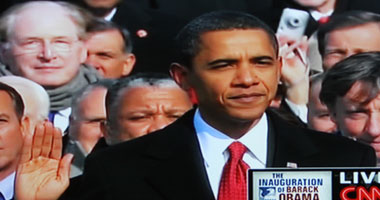 أوباما أقسم على إنجيل "لينكولين" قائلاً: "أنا باراك حسين أوباما.." 