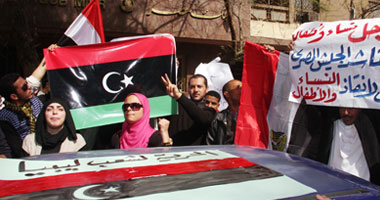 جانب من احتجاجات الليبيين المقيمين فى مصر أمام سفارتهم