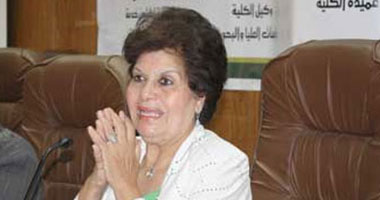 الدكتورة عواطف عبد الرحمن أستاذ الصحافة بكلية الإعلام جامعة القاهرة