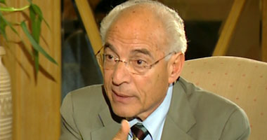 الدكتور فاروق الباز أستاذ الكيمياء الحيوية النباتية بالمركز القومى 
للبحوث