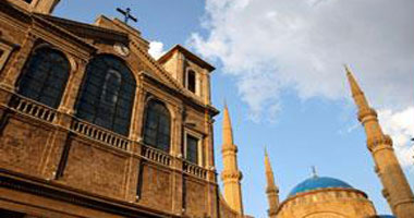 كنيسة ومسجد متعانقان فى سماء القاهرة