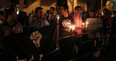 وقفة بالشموع أمام مجلس الوزراء ضد انقطاع الكهرباء 