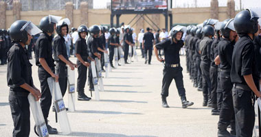 تدخل قوات الأمن لمنع مؤيدى مبارك من الاشتباك مع الأهالى