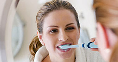 التنظيف الجيد للأسنان  يحافظ عليها