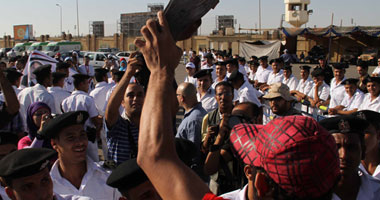 الاشتباكات بين المؤيدين والمعارضين لمبارك