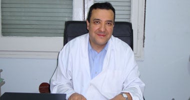 الدكتور هشام الخياط أستاذ الجهاز الهضمى والكبد بمعهد تيودور بلهارس