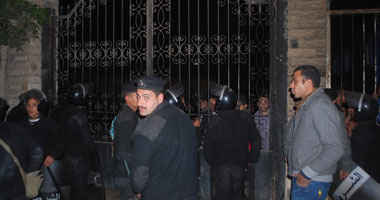 إصابة ضابط و4 أمناء شرطة بقسم منشية ناصر أثناء تصديهم لهروب مساجين