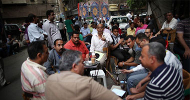 الأسوشيتد برس: المصريون سيعرفون النوم مبكرا بعد قرار إغلاق المحال
